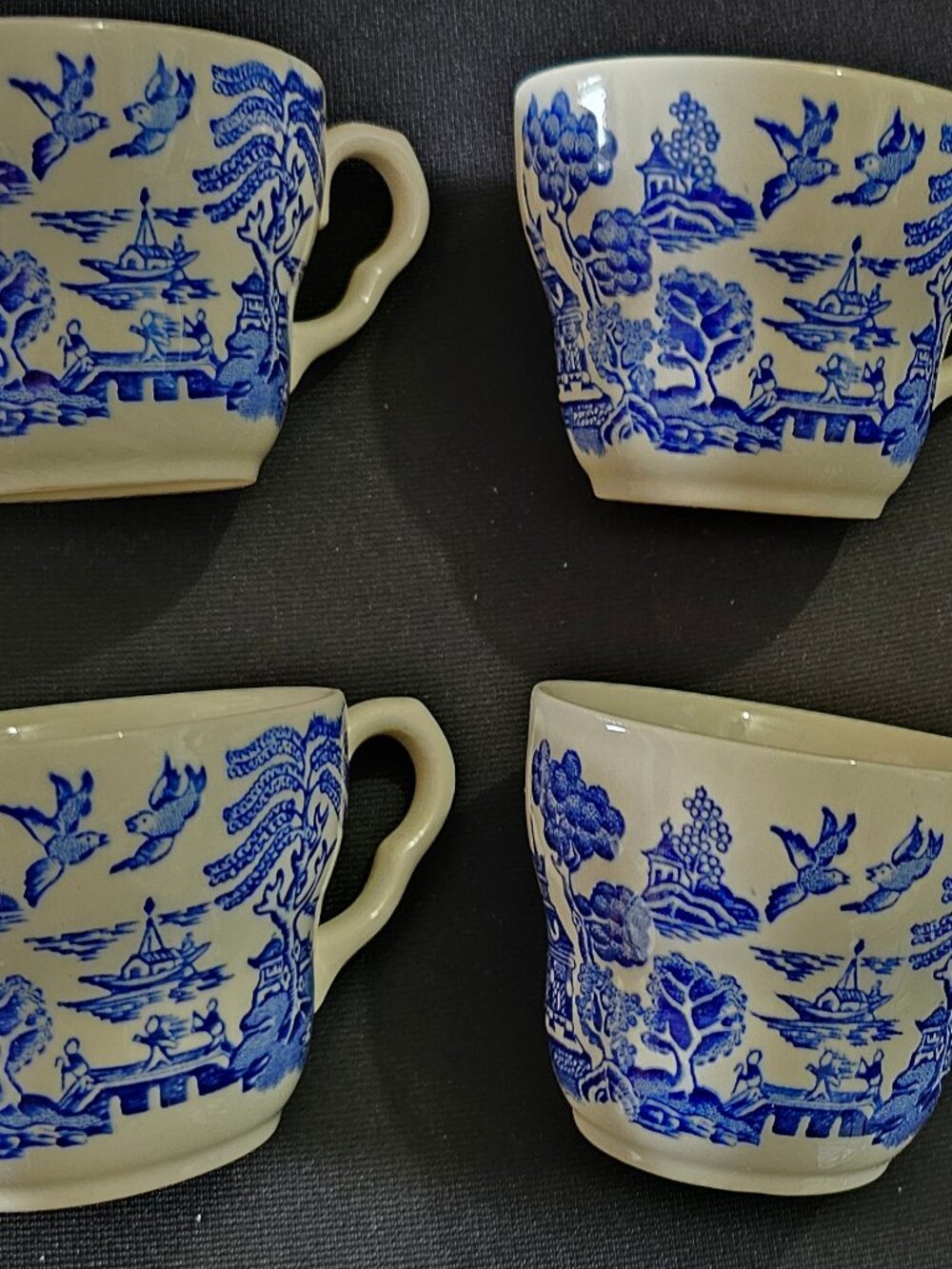 Set of 4 Vintage Tea Cups EIT LTD England Blue Willow English Teacups